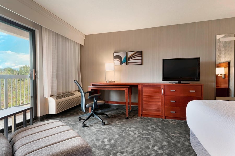 King Guest Room - Living Area