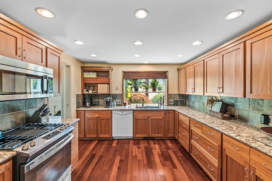 Spacious Kitchen 