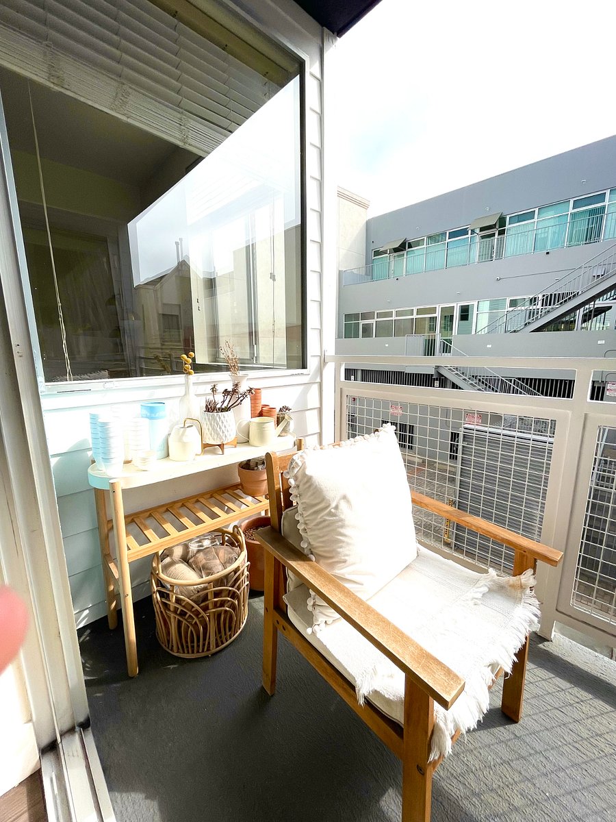 balcony (very sunny)
