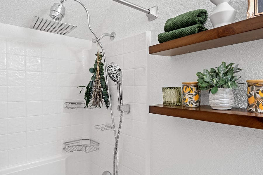 Filtered waterfall shower head