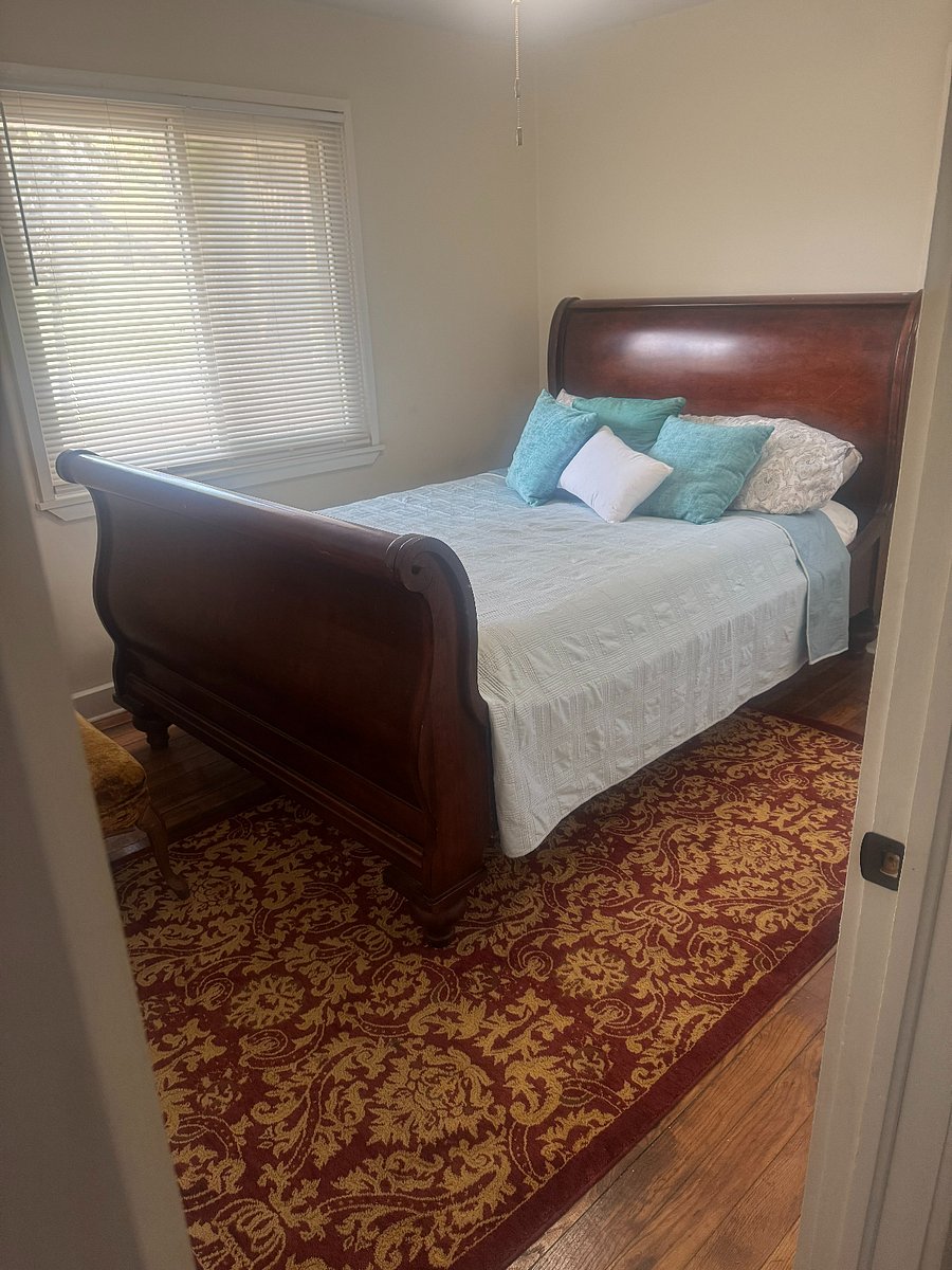 Queen size bedroom suite