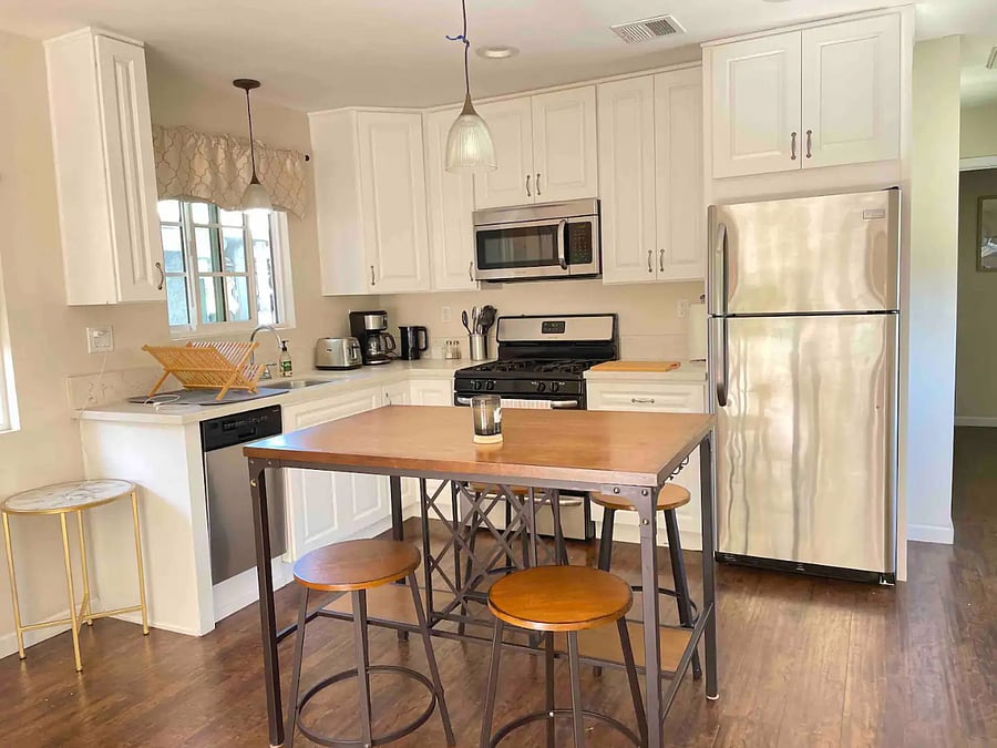 Fully equipped kitchen with everything necessary for a comfortable long term stay.