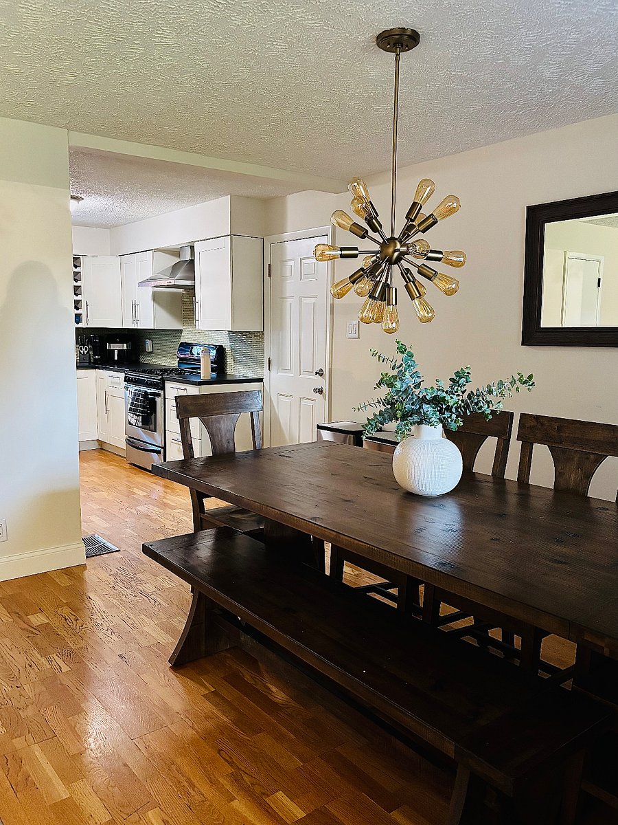 Dining room into Kitchen