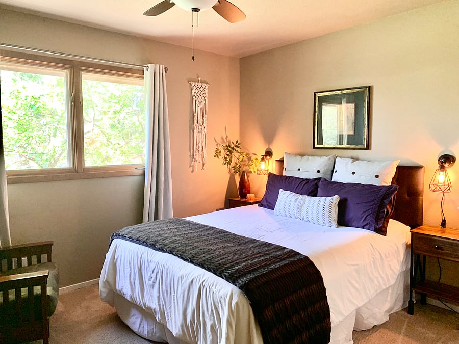2nd Floor Bedroom with Queen Bed2n
