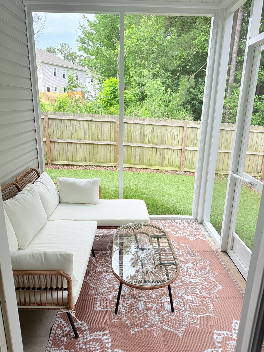 Screened in porch