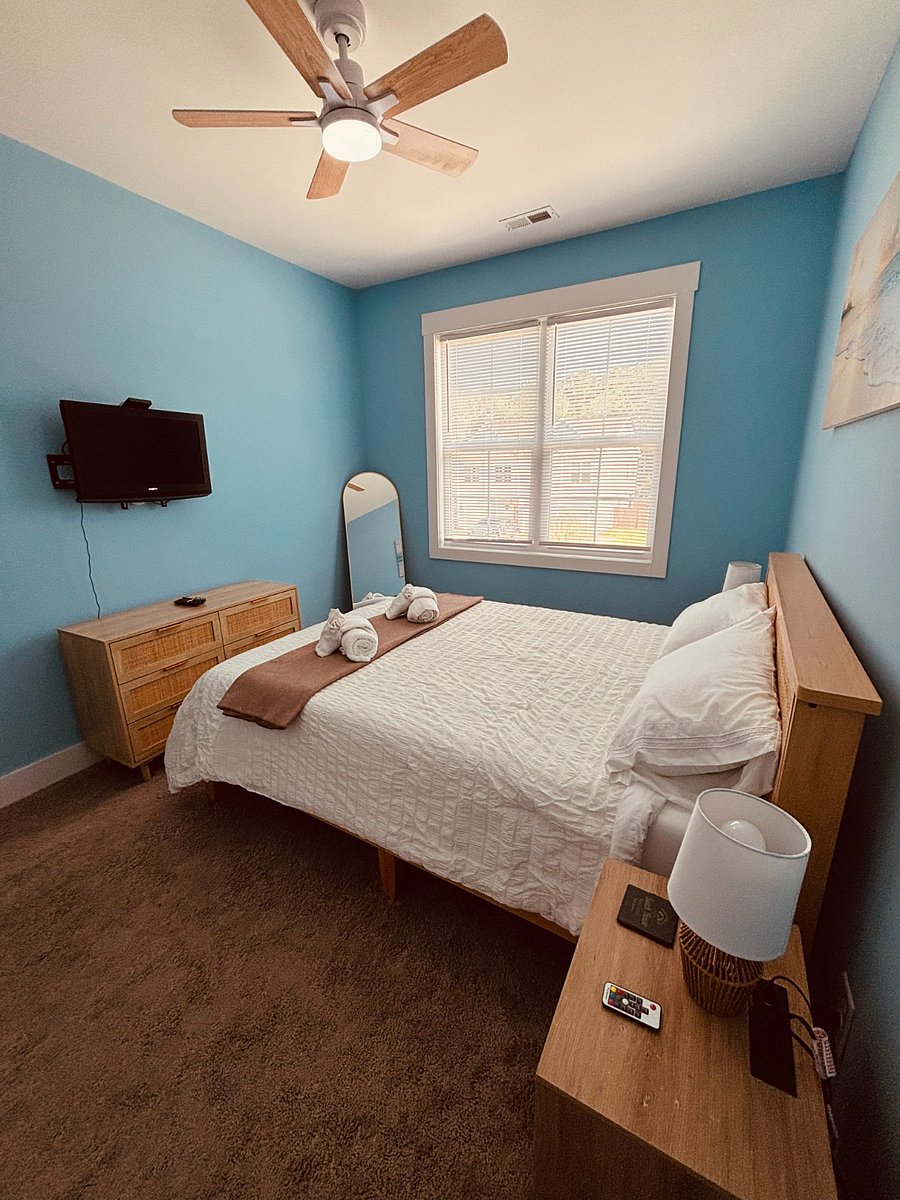Second Bedroom- Queen bed