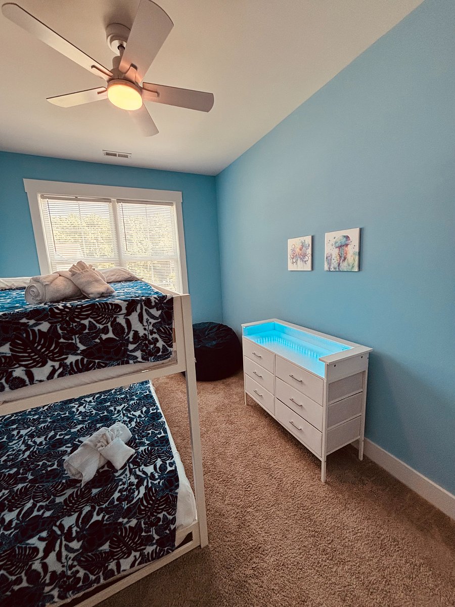 3rd Bedroom with twin bunk beds- sleeps 4 