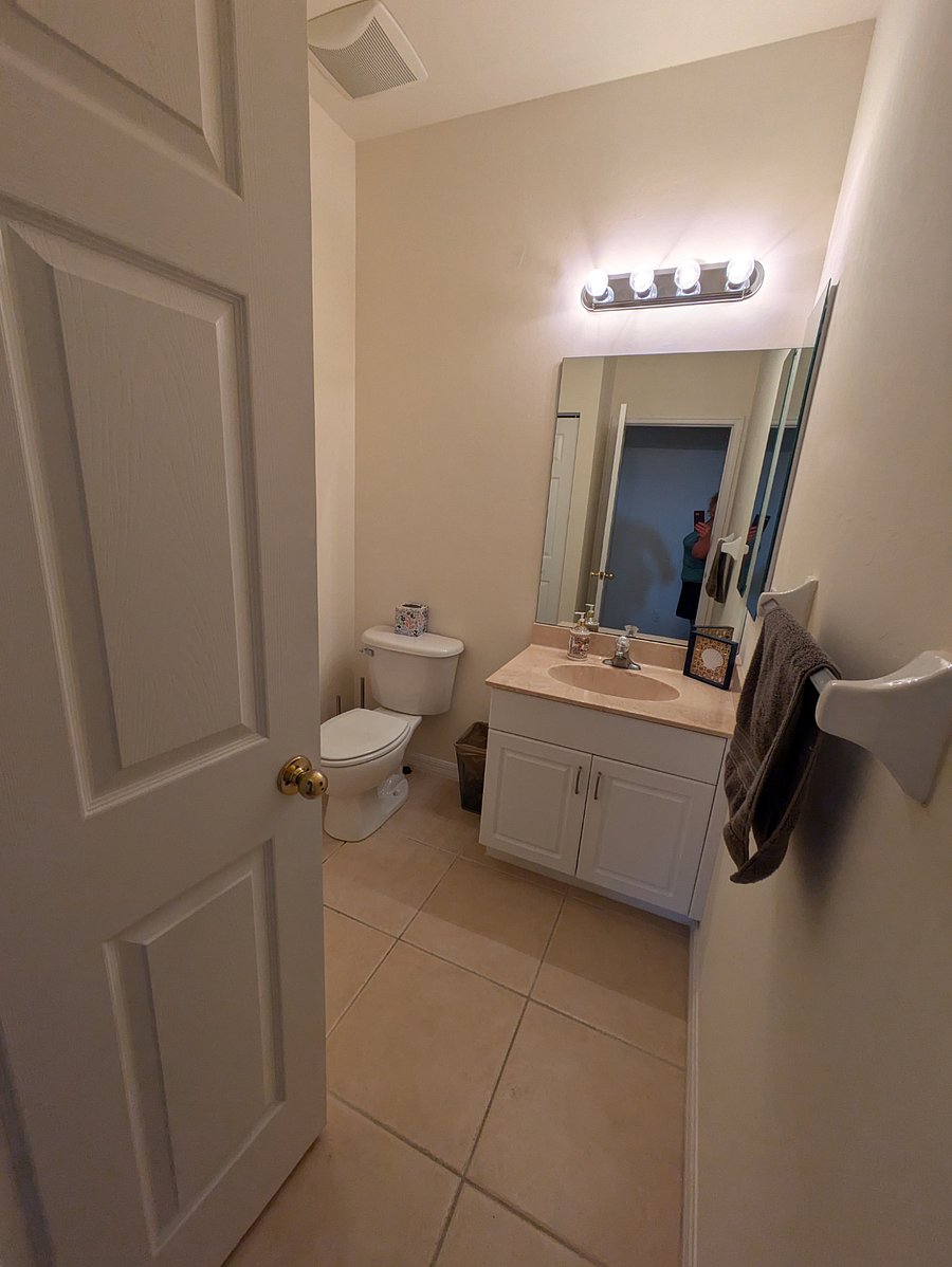 1/2 Bath