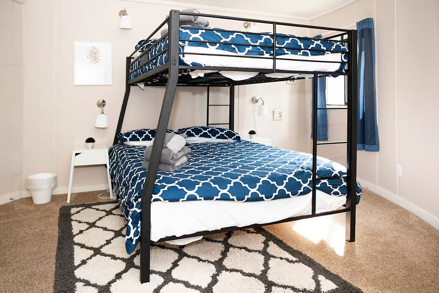 Full bed on top, queen on bottom, view of lake