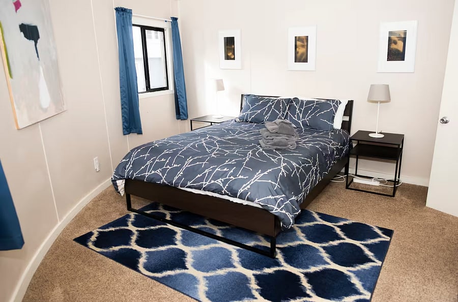 Larger room with queen bed, view of lake