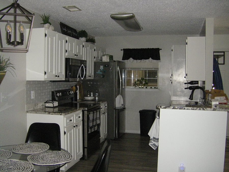 Kitchen/Dining Area