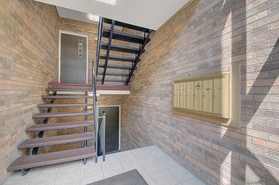 Building Entrance / Mailroom