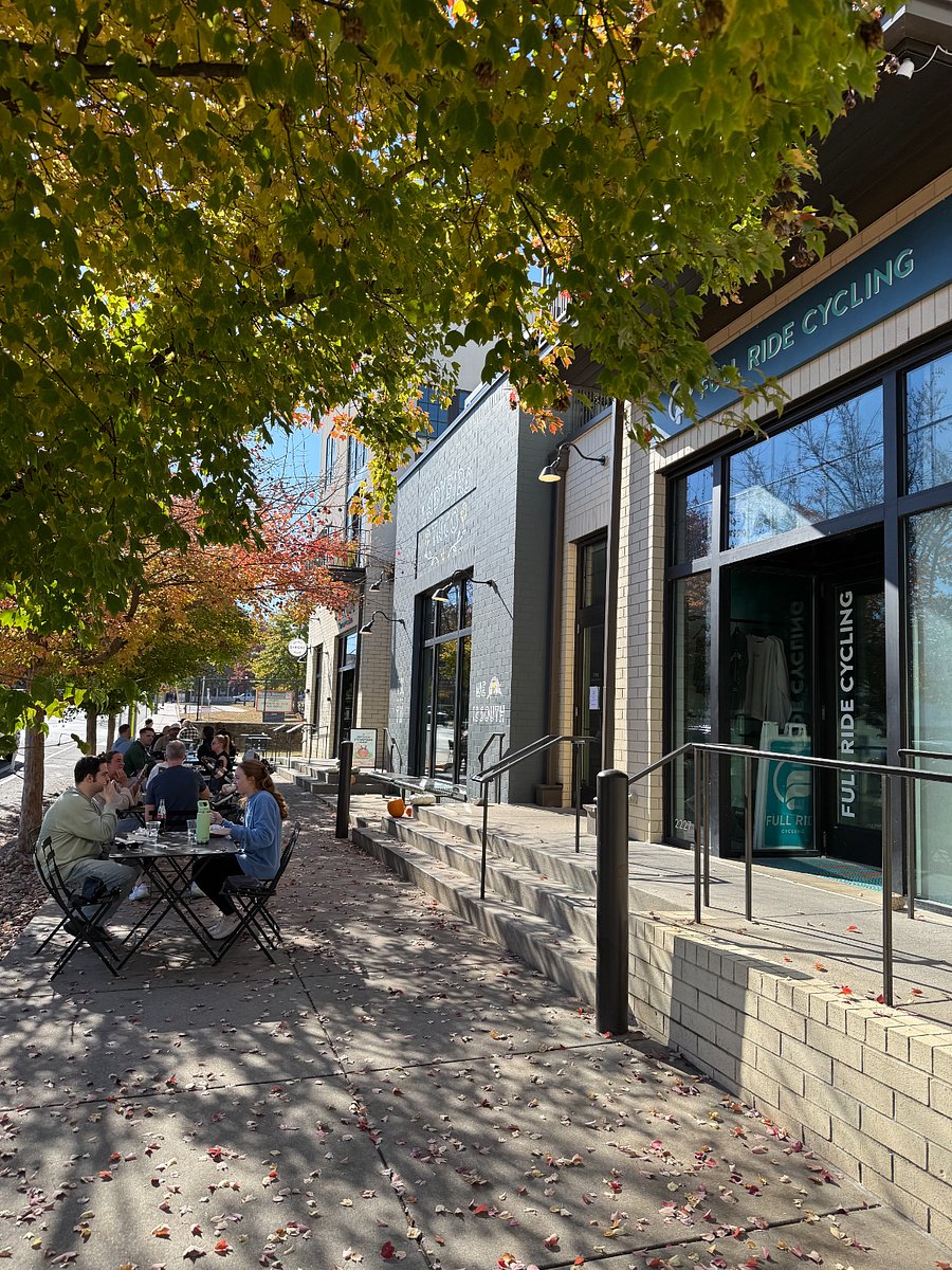 2 minute walk cafe and coffee house