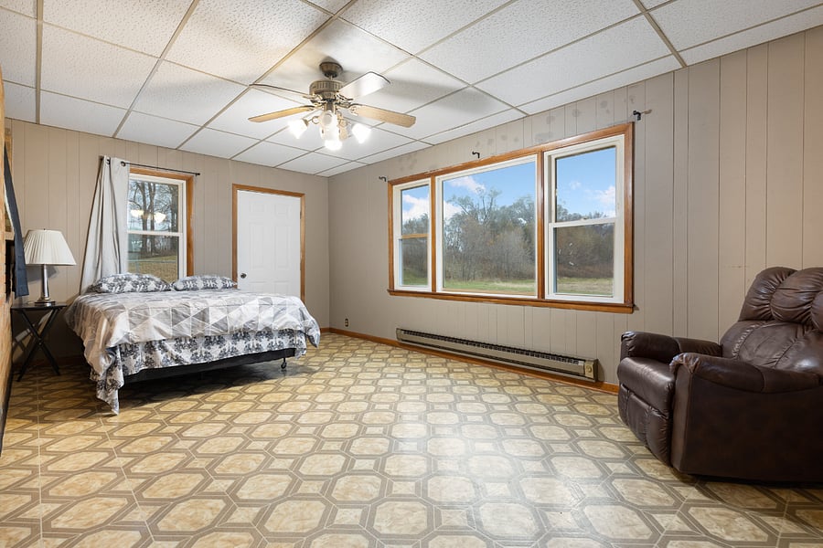 Extra bed/room. Can be use as an office.