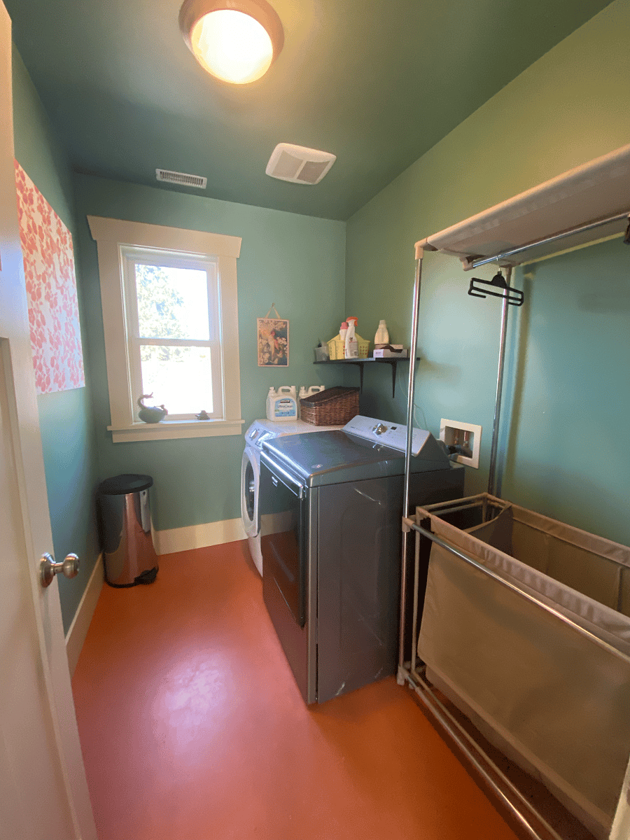 Upstairs washer / dryer