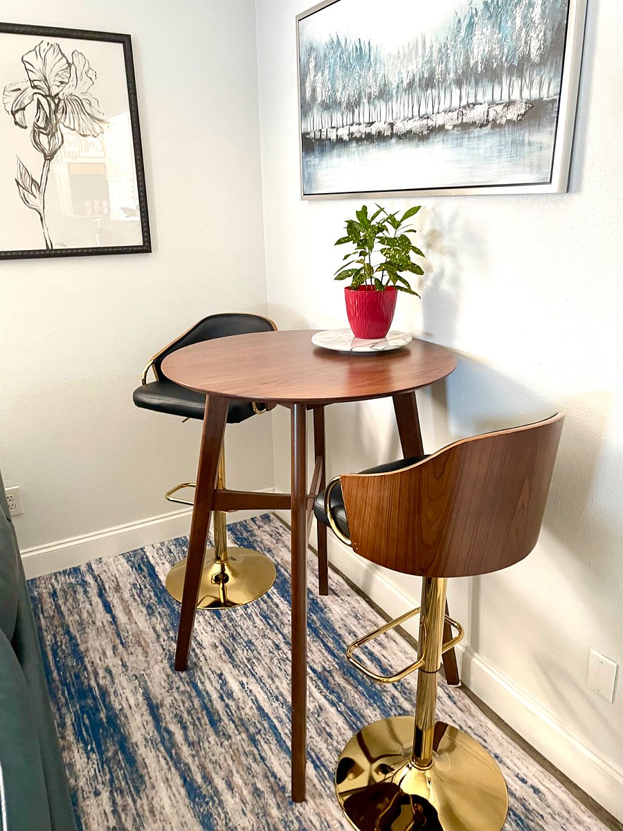 Dining area bathroom