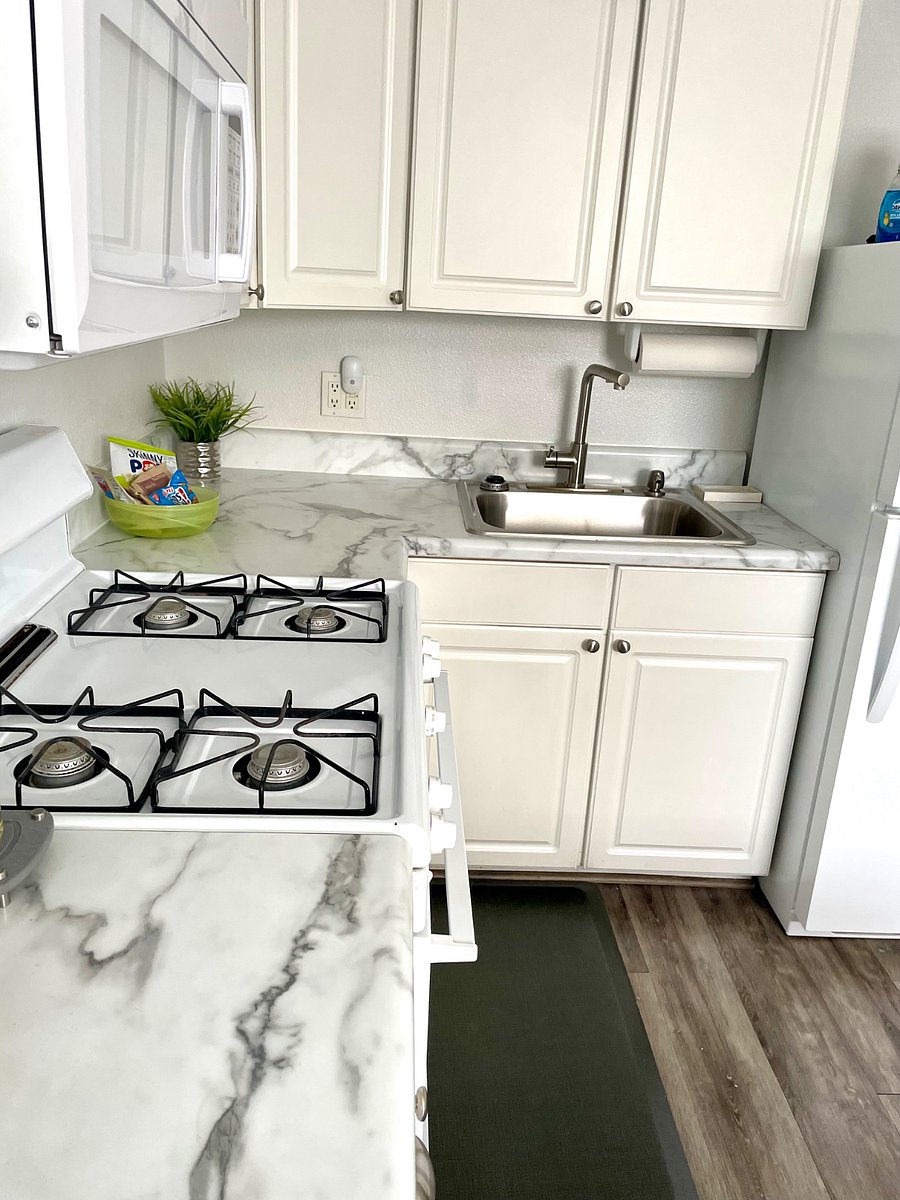 Kitchen with gas stove, microwave, coffee maker, toaster, andrefrigerator with ice maker. Pots pans dishes and utensils... Everything you should need to during your stay. 