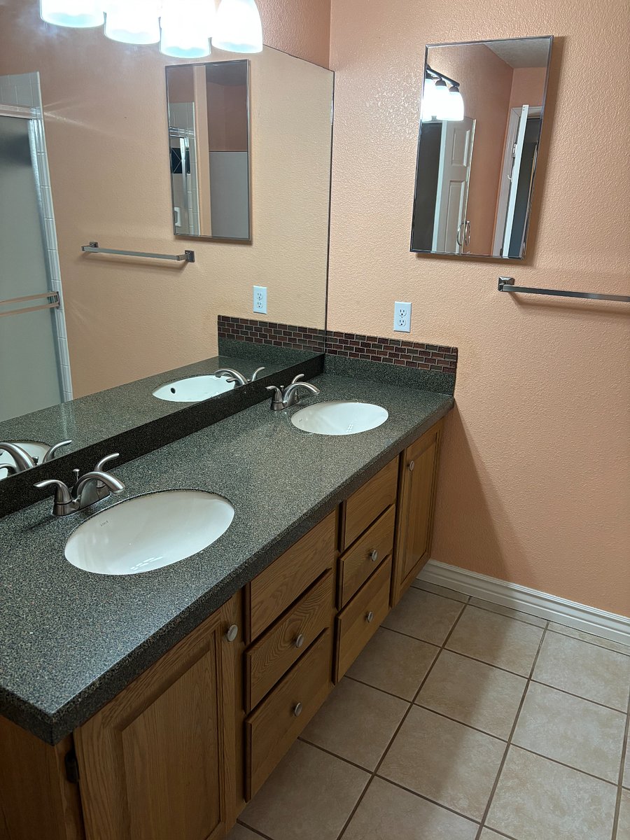 Dual vanities