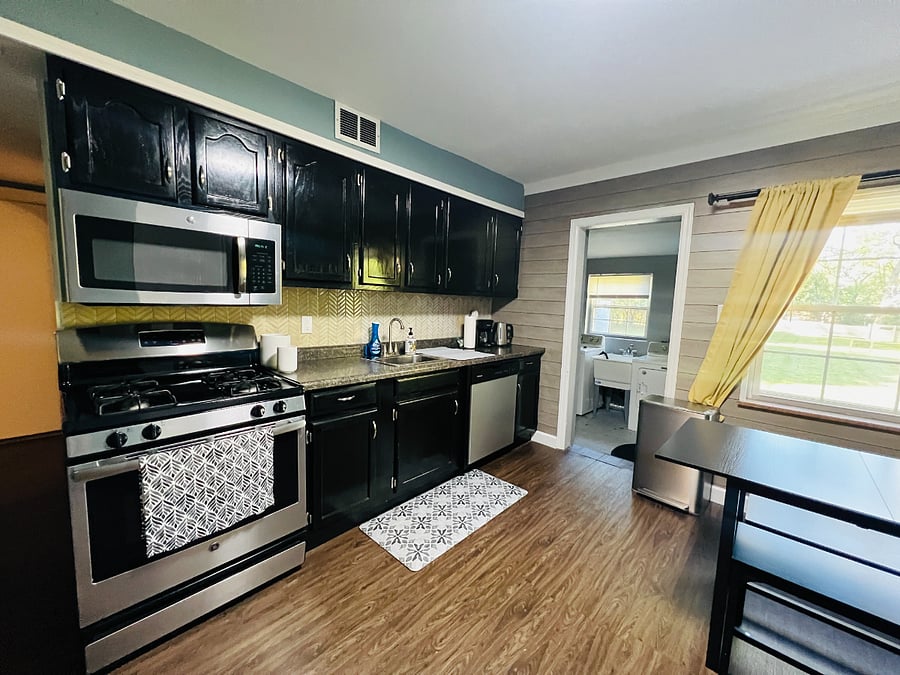 Kitchen & Dining