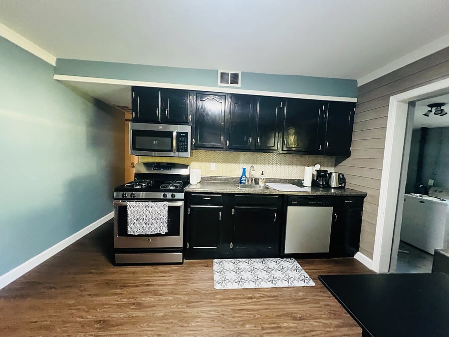 Kitchen & Dining