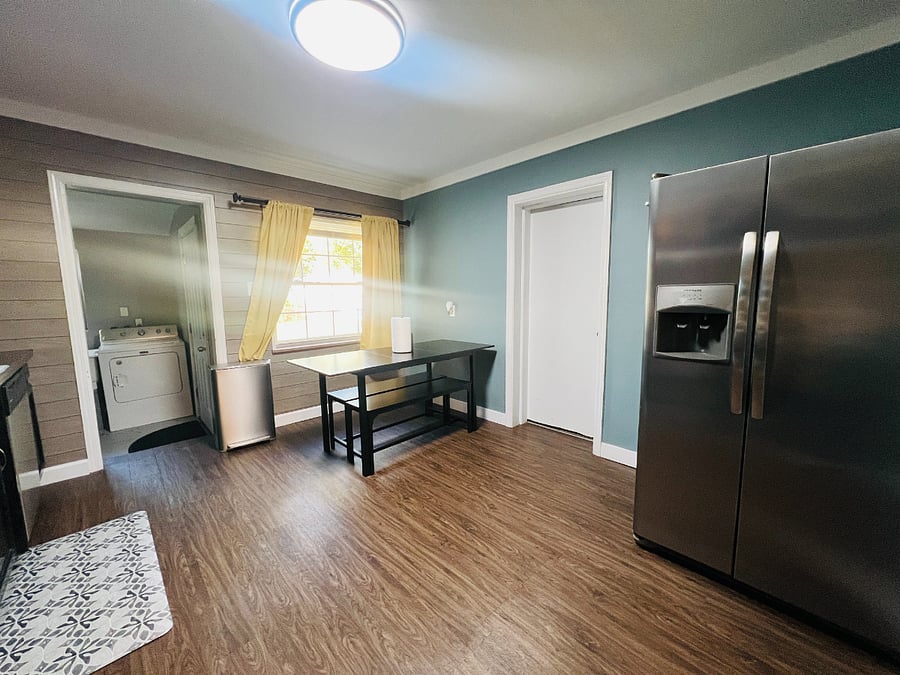 Kitchen & Dining