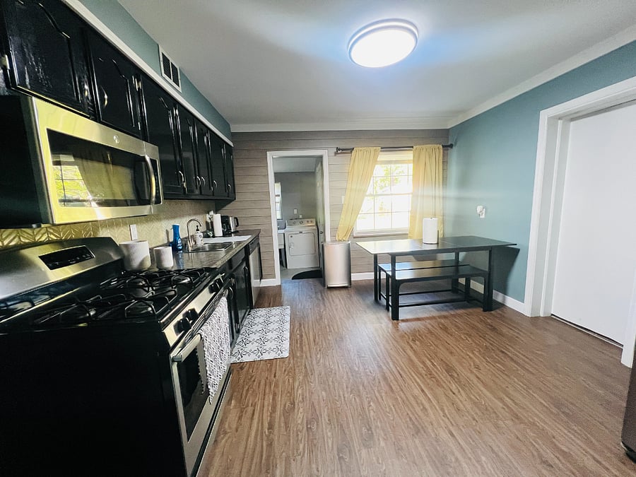 Kitchen & Dining
