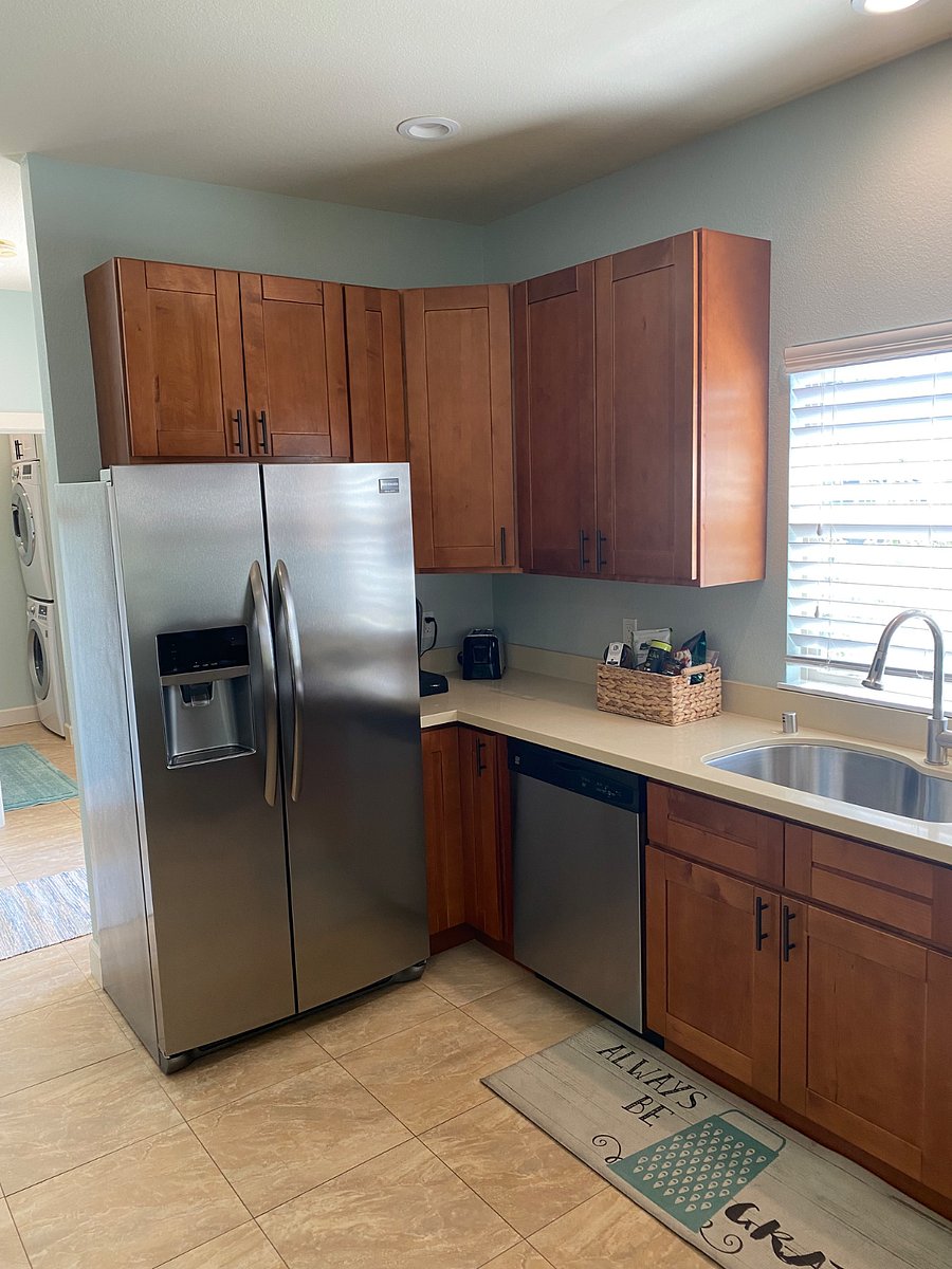 Stainless steel fridge with water/ice, dishwasher, garbage disposal and fully stocked kitchen 