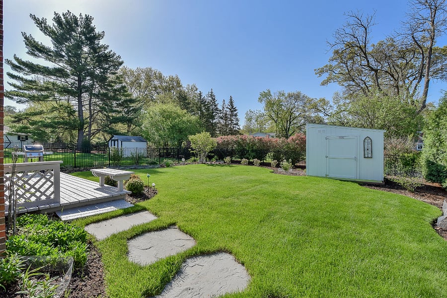 Large open backyard, ideal for the kiddos to run around. 