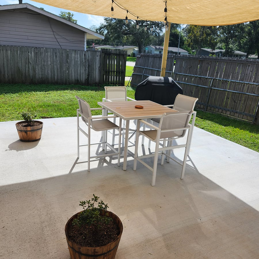 Covered Patio w/ Gas Grill - Common Area.