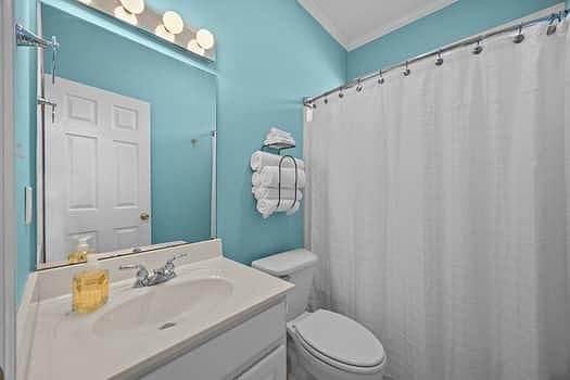 Hall Bath with Tub / Shower 