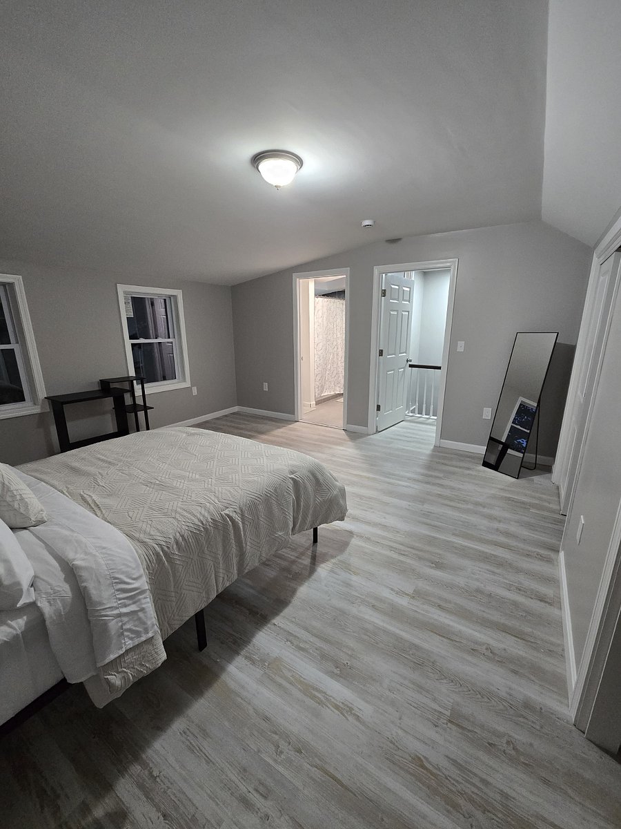 Room 4: Top Floor Master Bedroom showing windows