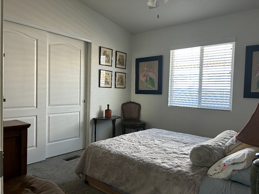 Bedroom with Queen