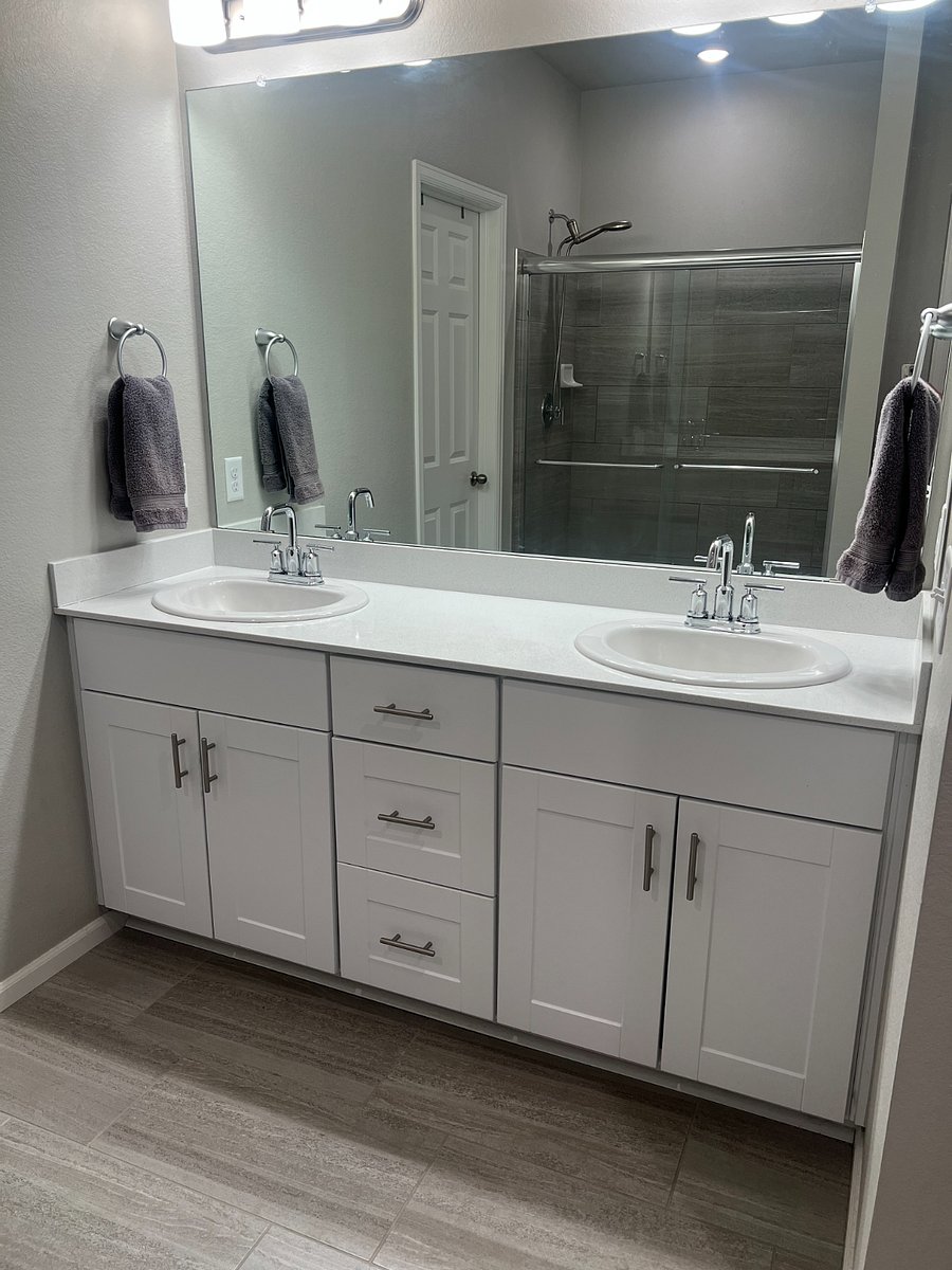 Primary bath dual sinks