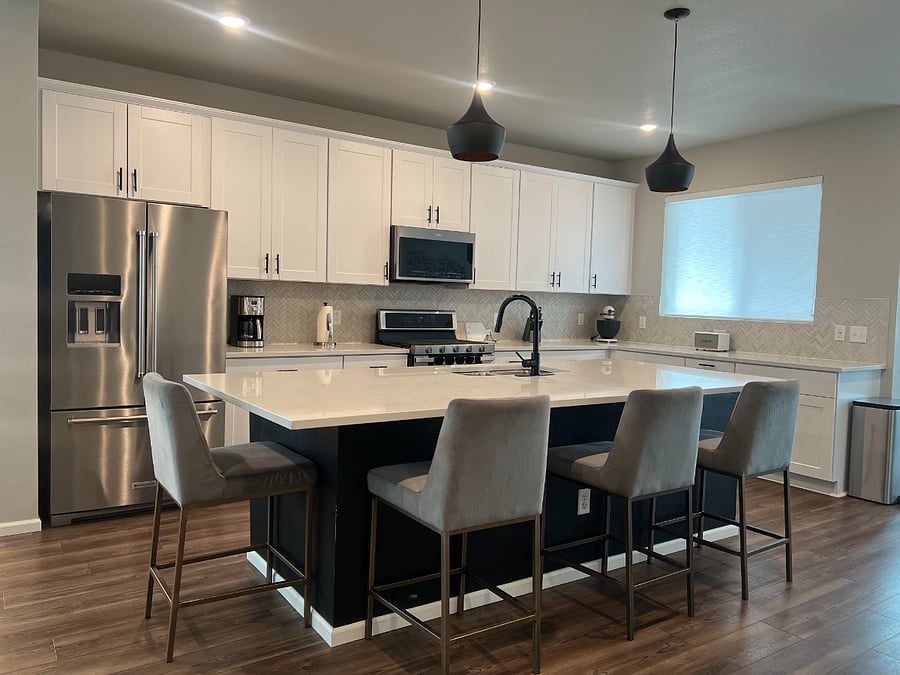 Large island with seating for 4