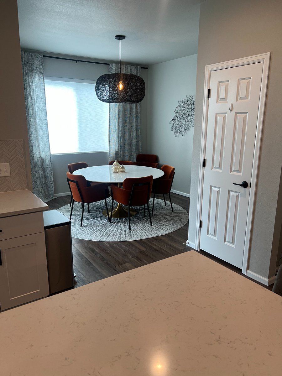 Dining room with seating for 6