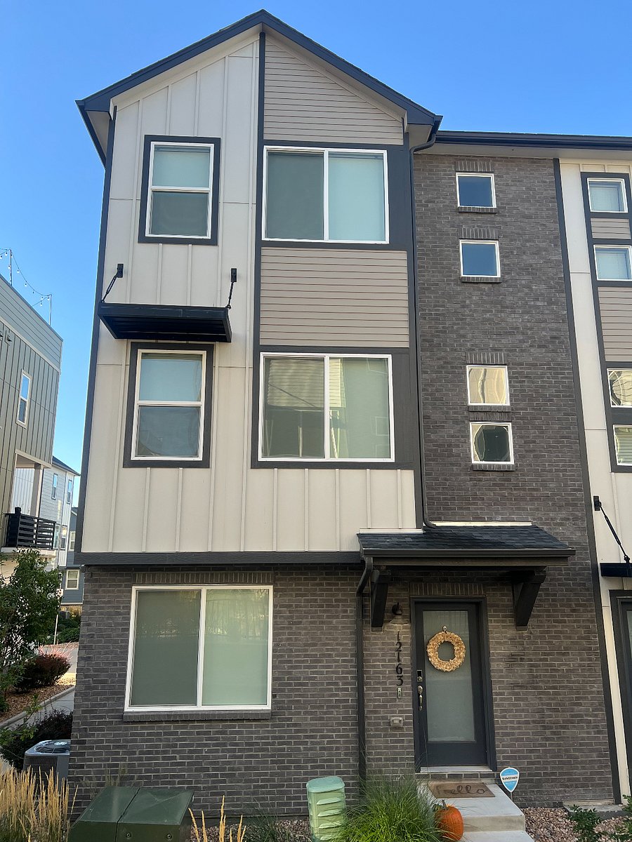 Beautiful end unit with tons of windows and privacy
