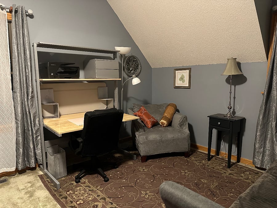 Upstairs rear bedroom desk and sitting area