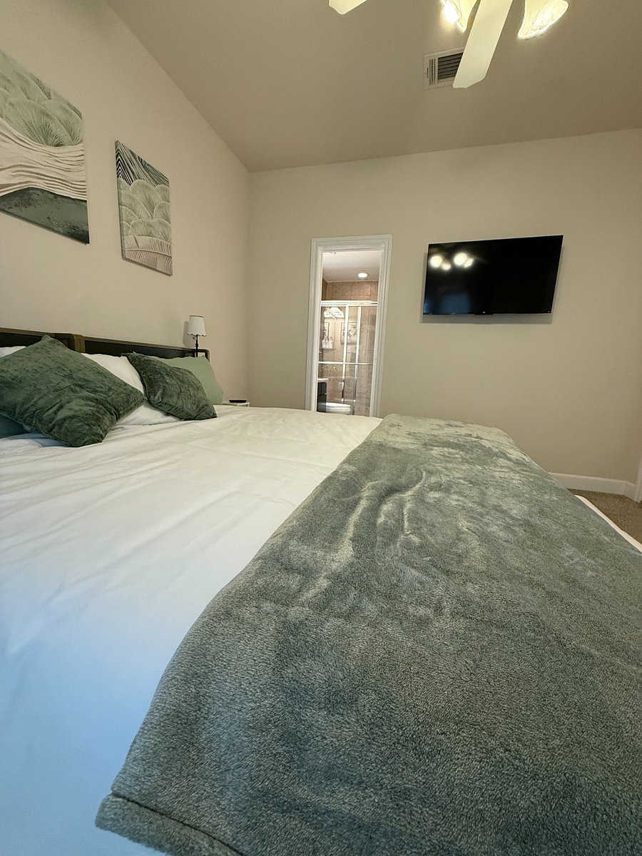 King bed can convert to two twin XL beds (see 2nd bedroom layout)