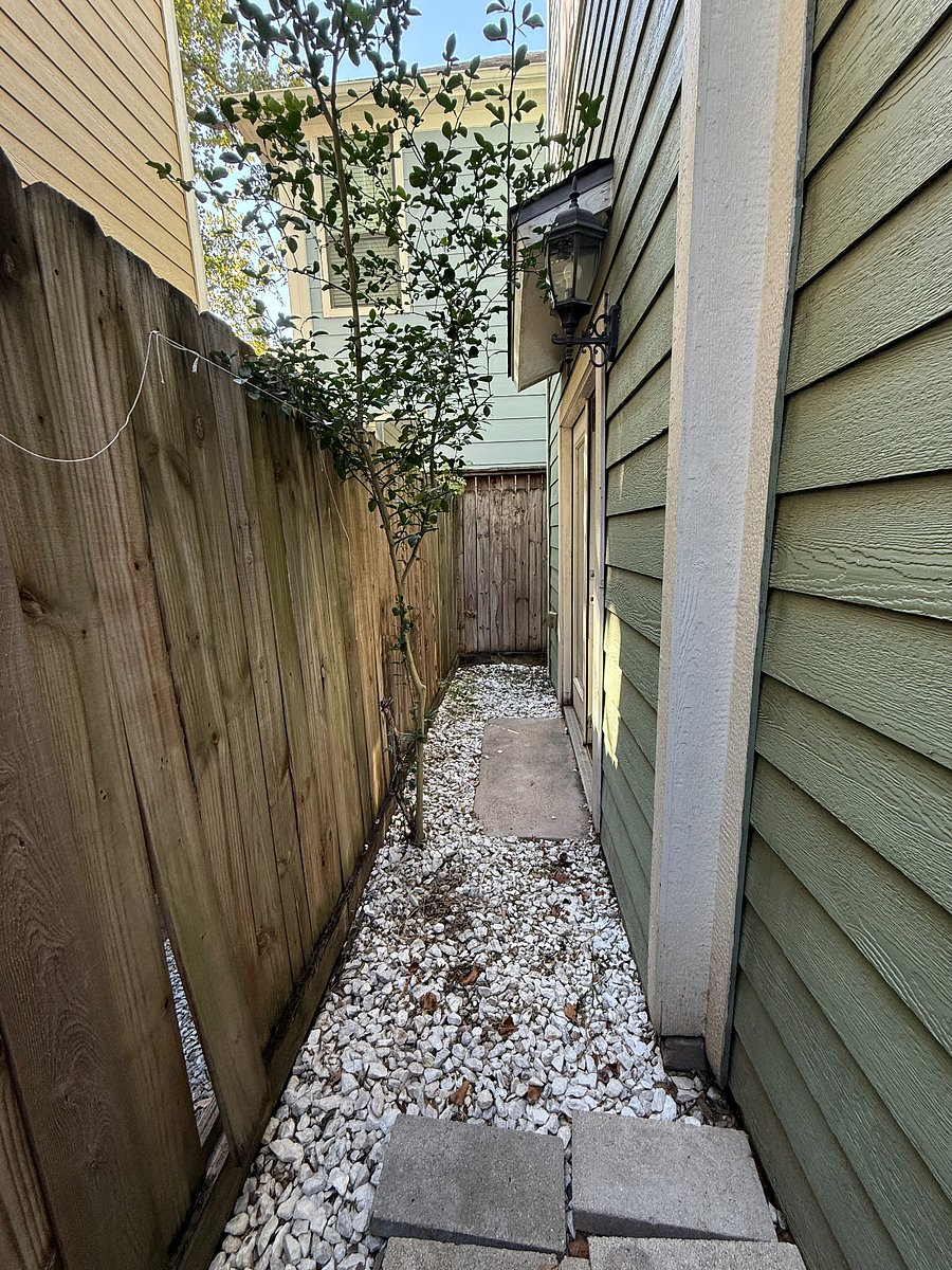 Small outdoor area. Entry has a small pet door as well.