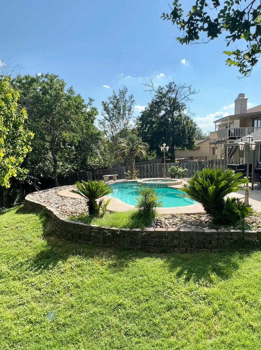 Backyard- Pool and Large Backyard