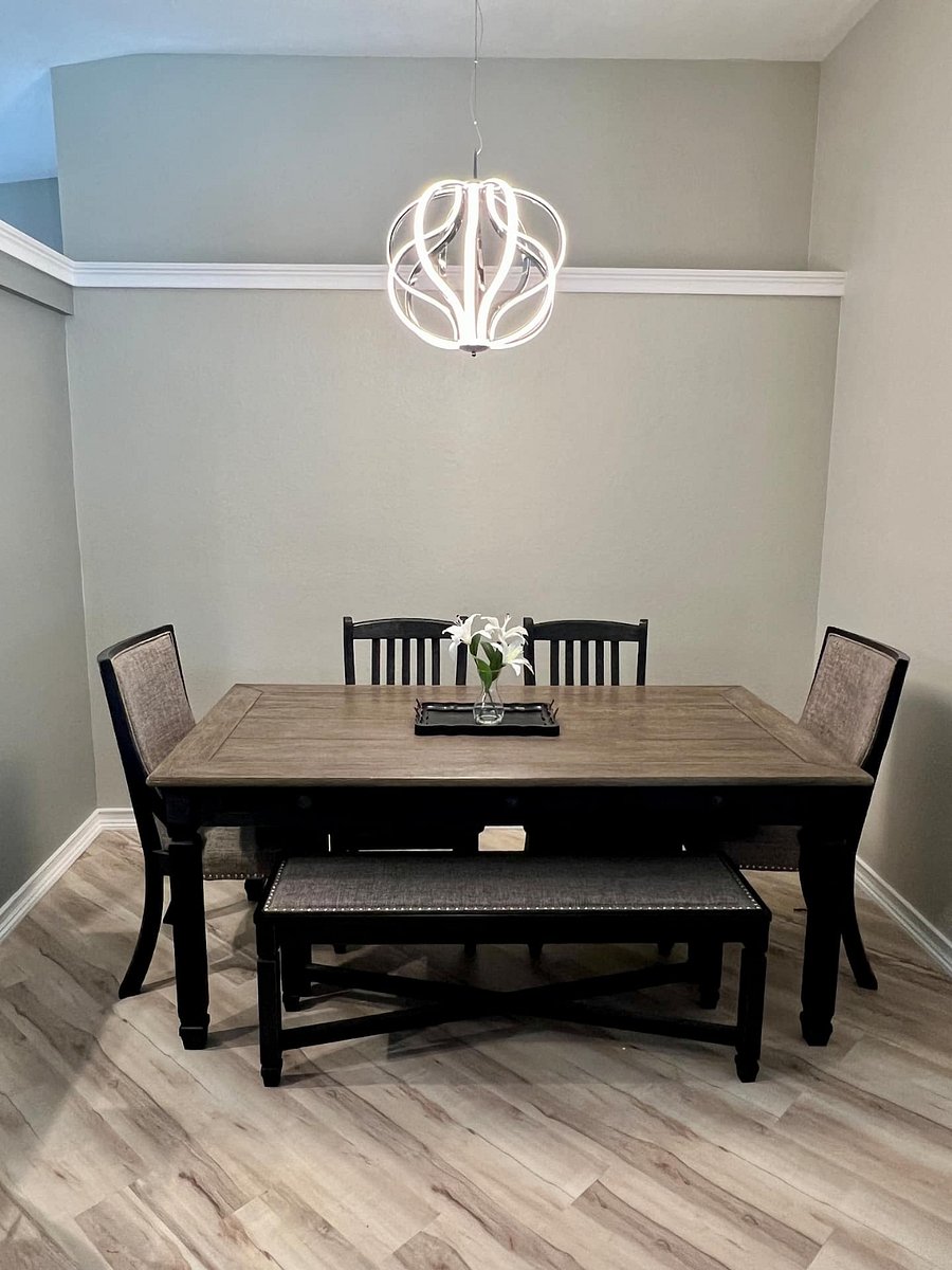 Dining Room Table/Chairs/Bench