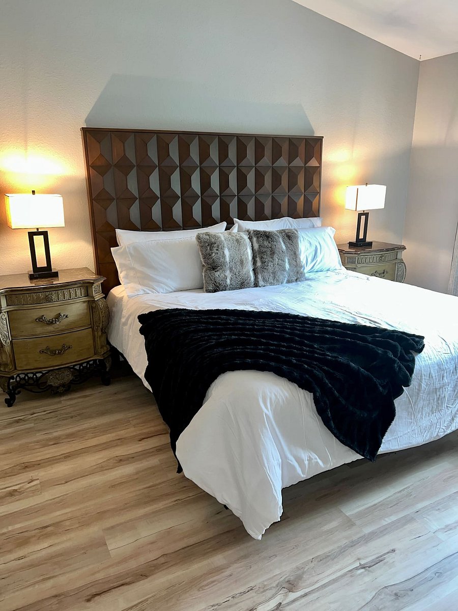 Master Bedroom- King Size Bed -Phone Charger & Sound Machine on nightstands -Blackout curtains- this room is facing the pool/backyard. -Smart TV and Oversized Chair