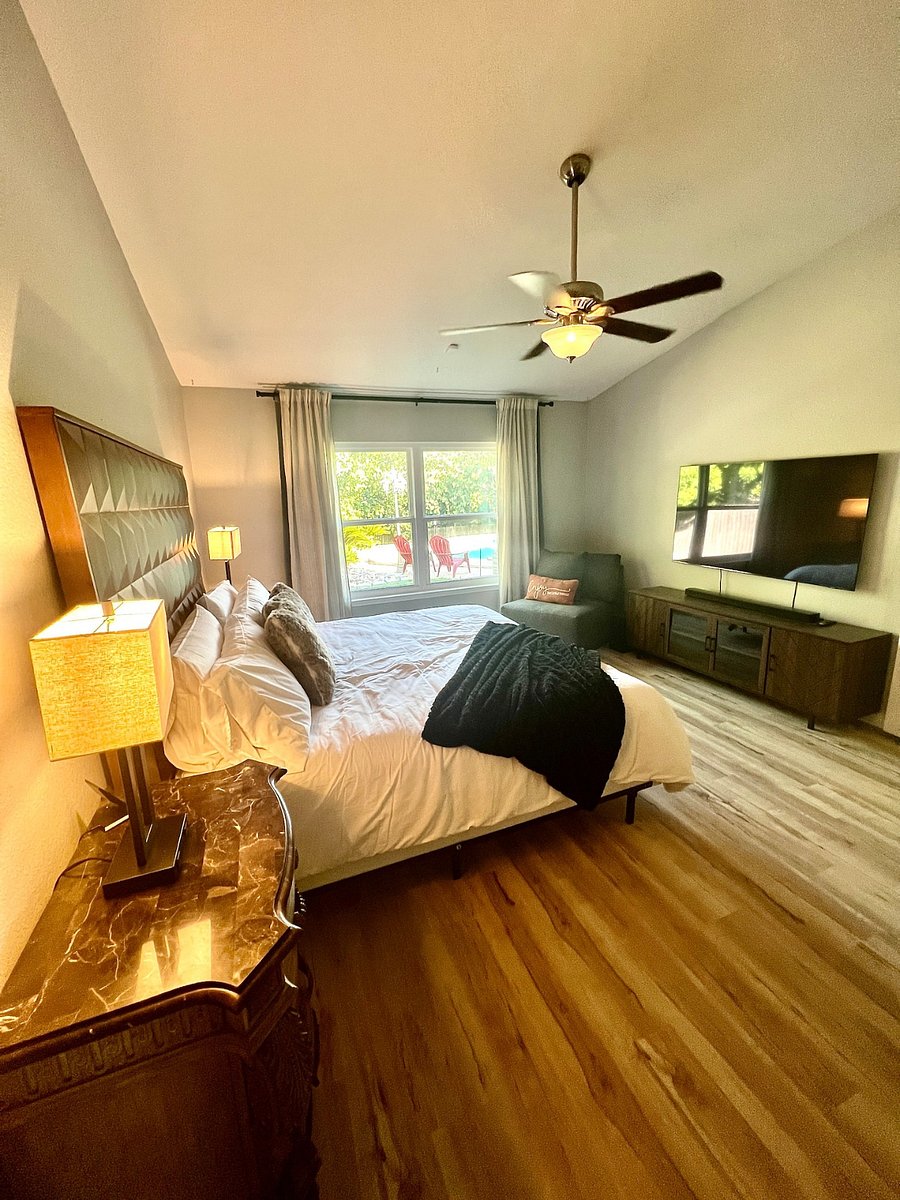 Master Bedroom- Kingsize Bed -Phone Charger & Sound Machine on nightstands -Blackout Curtains- This room is facing the pool/backyard. -Smart TV and Oversized Chair