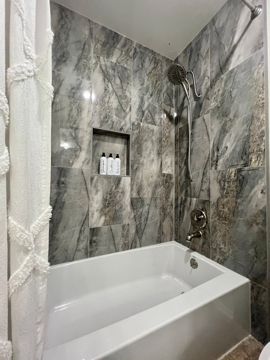 Jack & Jill Bathroom- Shower and Bathtub