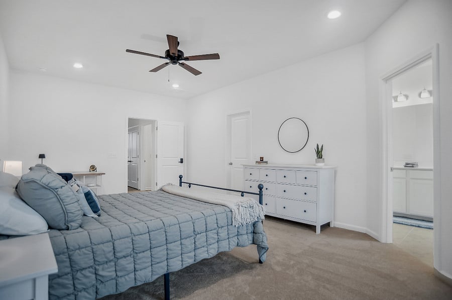 Master Bedroom, Queen