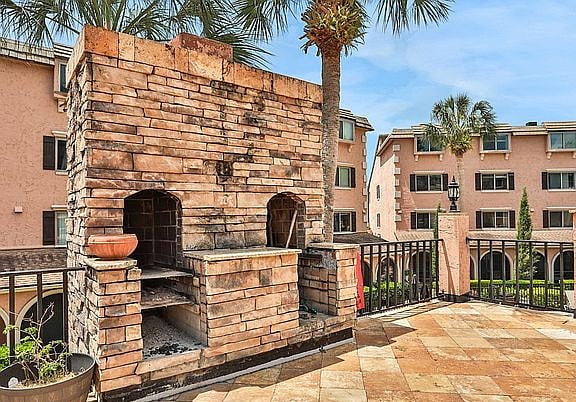 Clubhouse brink oven