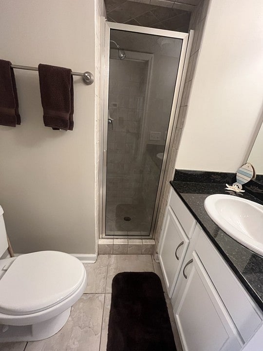 Guest bath with shower