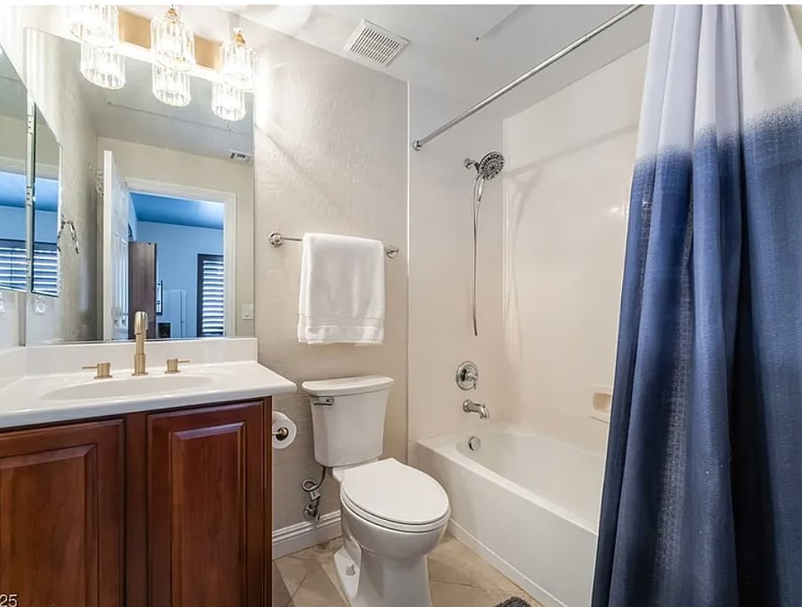 Downstairs casita full private bathroom 