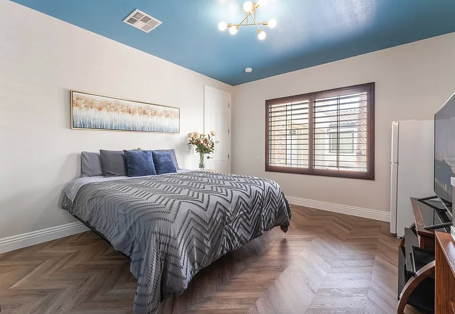 Downstairs casita - separate from the house. Own entrance with king size bed, tv, apartment size fridge and private bathroom. 