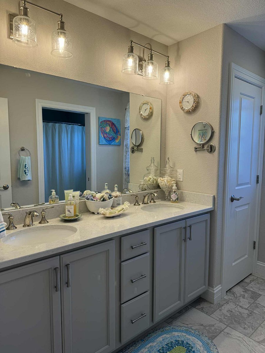 2nd Floor Main Bathroom in hallway